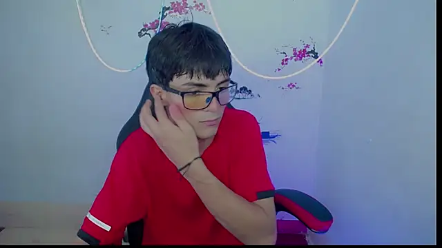 Thommy cute online show from November 19, 1:27 am