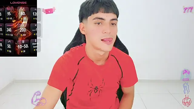 Snapshot of Thommy_cute chatting on June 18, 10:37 pm Thommy cute online show from June 18, 10:37 pm