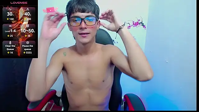 Thommy cute online show from November 12, 1:48 pm