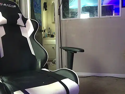 Snapshot of lilthicky352 chatting on October 2, 2:20 pm lilthicky352 online show from October 2, 2:20 pm