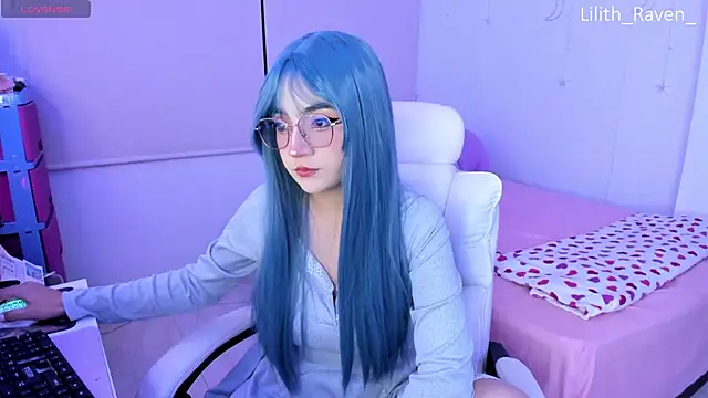 Snapshot of Lilith_Raven_ chatting on November 7, 3:33 am Lilith Raven online show from November 7, 3:33 am