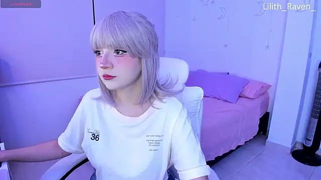 Snapshot of Lilith_Raven_ chatting on October 22, 4:01 am Lilith Raven online show from October 22, 4:01 am