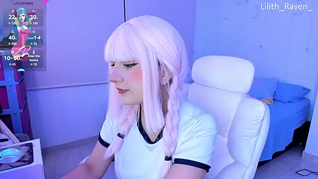 Snapshot of Lilith_Raven_ chatting on November 4, 3:21 am Lilith Raven online show from November 4, 3:21 am