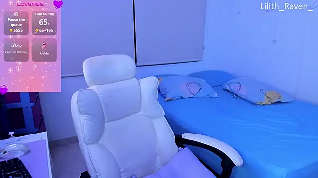 Snapshot of Lilith_Raven_ chatting on November 25, 6:36 am Lilith Raven online show from November 25, 6:36 am