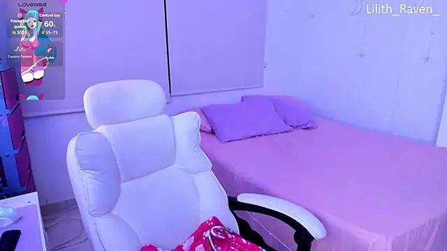 Snapshot of Lilith_Raven_ chatting on November 10, 4:06 am Lilith Raven online show from November 10, 4:06 am