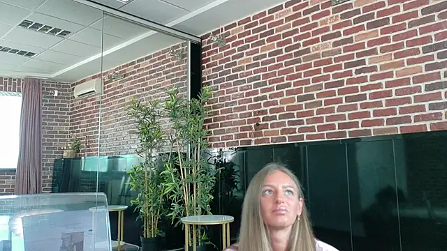 MayaHellen online show from May 1, 5:45 am