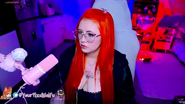 Snapshot of AlyssaRomanova chatting on October 5, 2:35 am AlyssaRomanova online show from October 5, 2:35 am