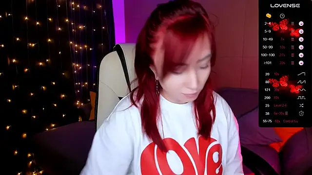 Snapshot of deboramoore chatting on December 15, 2:17 am deboramoore online show from December 15, 2:17 am