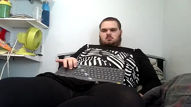 Snapshot of alexthe9t chatting on December 2, 6:31 pm alexthe9t online show from December 2, 6:31 pm