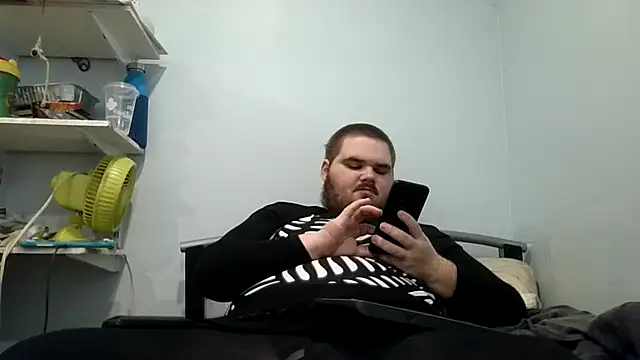 Snapshot of alexthe9t chatting on December 3, 7:02 pm alexthe9t online show from December 3, 7:02 pm