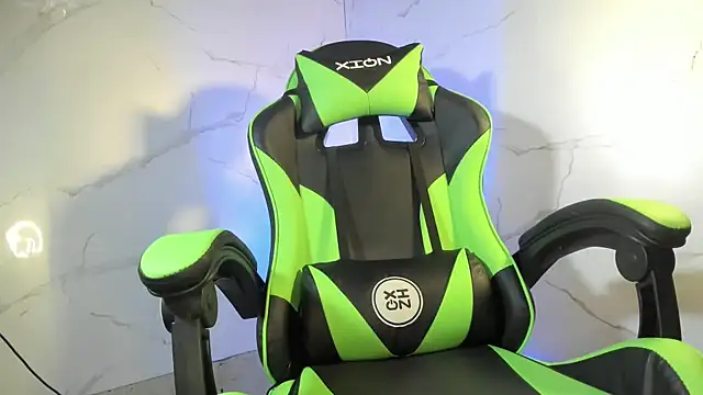 Snapshot of MR-Big_penis chatting on October 29, 7:24 pm MR-Big penis online show from October 29, 7:24 pm