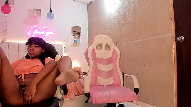 Andre lezcano online show from October 19, 8:00 pm