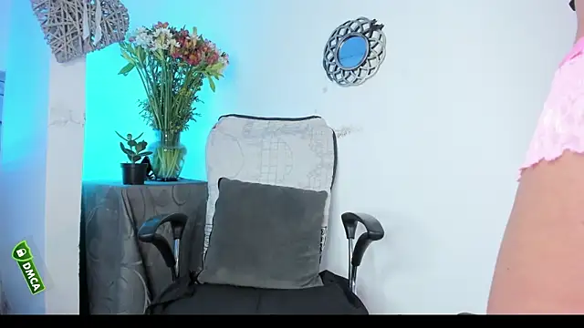 Snapshot of fanEmy chatting on October 8, 3:24 pm fanEmy online show from October 8, 3:24 pm