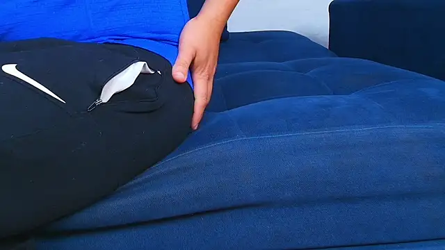 Snapshot of couplelove543 chatting on November 22, 3:44 pm couplelove543 online show from November 22, 3:44 pm