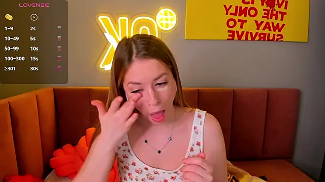 StacyWells online show from April 18, 1:30 am