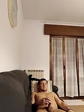 Snapshot of Alessio1987 chatting on February 4, 7:42 pm Alessio1987 online show from February 4, 7:42 pm