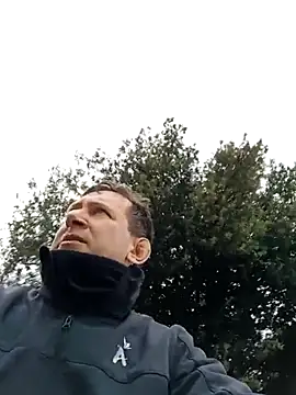 Snapshot of Alessio1987 chatting on February 5, 9:27 am Alessio1987 online show from February 5, 9:27 am