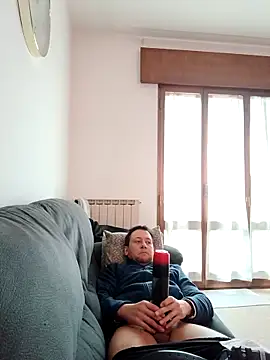 Snapshot of Alessio1987 chatting on February 6, 9:49 am Alessio1987 online show from February 6, 9:49 am