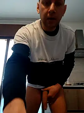 Snapshot of Alessio1987 chatting on February 25, 12:27 pm Alessio1987 online show from February 25, 12:27 pm