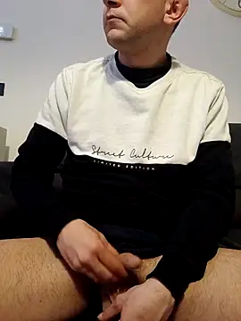 Snapshot of Alessio1987 chatting on February 23, 8:42 pm Alessio1987 online show from February 23, 8:42 pm