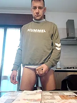 Snapshot of Alessio1987 chatting on February 17, 6:44 am Alessio1987 online show from February 17, 6:44 am