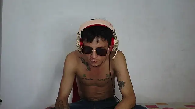 andrewcoopper1 online show from February 8, 4:32 am