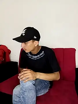 andrewcoopper1 online show from April 18, 1:52 am