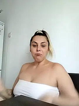 LarisseBelle online show from September 10, 1:32 pm