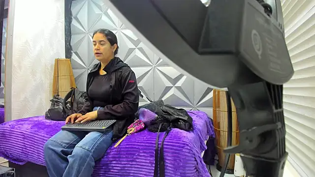 Snapshot of GreciaFox1 chatting on October 12, 11:44 am GreciaFox1 online show from October 12, 11:44 am