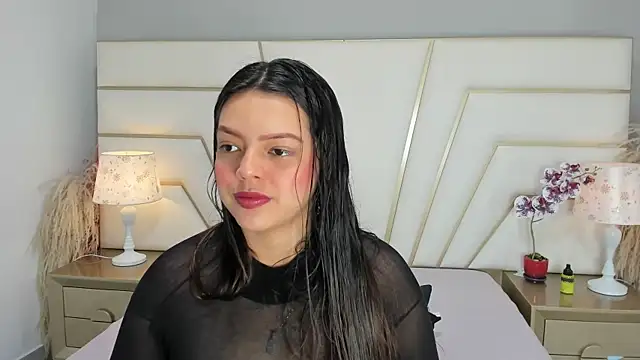 Snapshot of Lucianaa_Collins chatting on November 14, 12:31 pm Lucianaa Collins online show from November 14, 12:31 pm