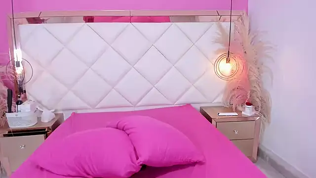 Snapshot of Lucianaa_Collins chatting on November 1, 1:16 pm Lucianaa Collins online show from November 1, 1:16 pm