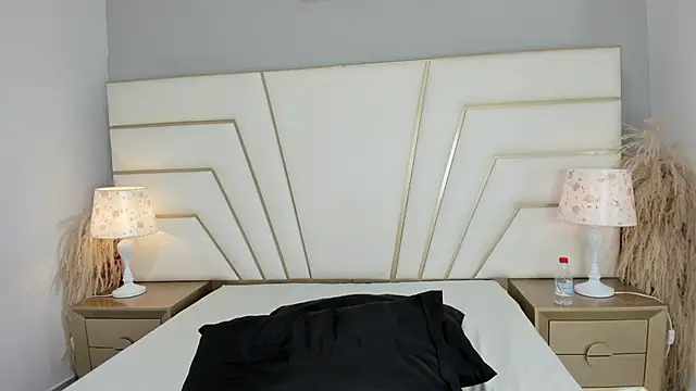 Snapshot of Lucianaa_Collins chatting on December 3, 12:37 pm Lucianaa Collins online show from December 3, 12:37 pm