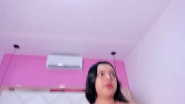 Snapshot of Lucianaa_Collins chatting on October 31, 12:02 pm Lucianaa Collins online show from October 31, 12:02 pm