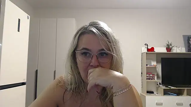 EleanoraDream online show from February 28, 6:40 pm