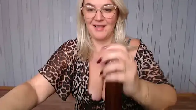 Snapshot of EleanoraDream chatting on October 23, 10:25 am EleanoraDream online show from October 23, 10:25 am