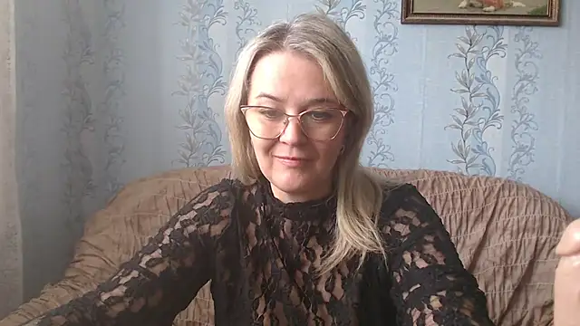 Snapshot of EleanoraDream chatting on September 14, 6:36 am EleanoraDream online show from September 14, 6:36 am