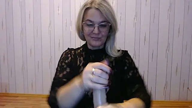 Snapshot of EleanoraDream chatting on October 16, 1:41 pm EleanoraDream online show from October 16, 1:41 pm