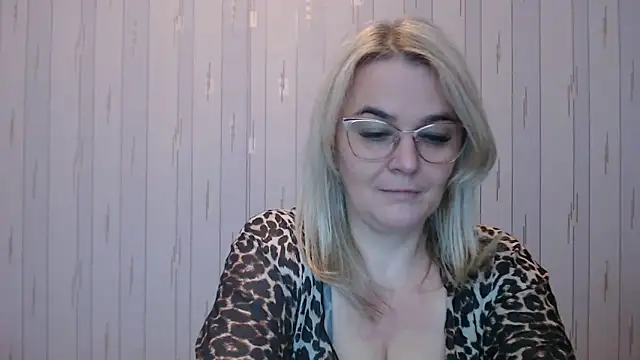 Snapshot of EleanoraDream chatting on November 22, 7:07 am EleanoraDream online show from November 22, 7:07 am