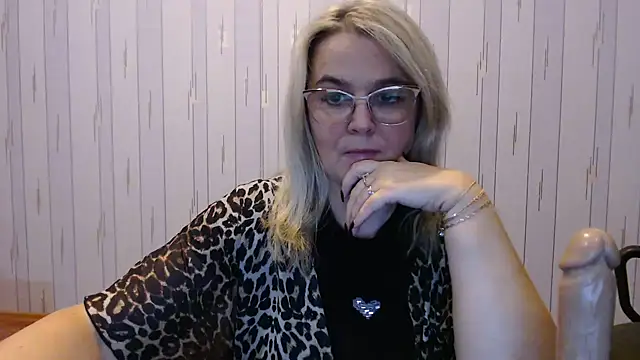 Snapshot of EleanoraDream chatting on November 8, 3:15 pm EleanoraDream online show from November 8, 3:15 pm