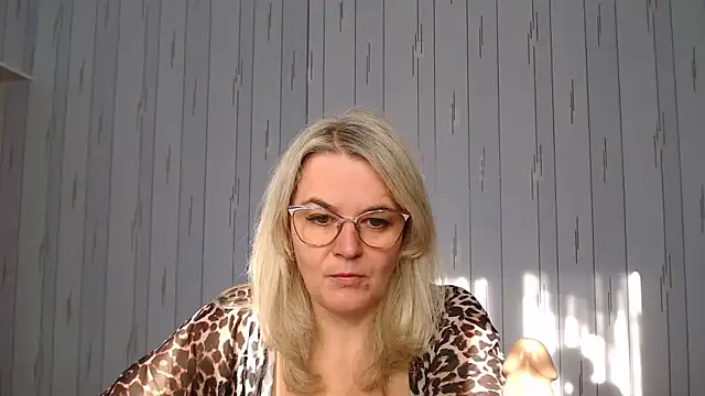 Snapshot of EleanoraDream chatting on October 22, 7:19 am EleanoraDream online show from October 22, 7:19 am