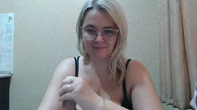 EleanoraDream online show from May 27, 7:05 am