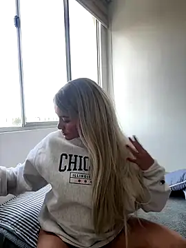 Snapshot of Nova_Gabriela chatting on November 28, 3:34 pm Nova Gabriela online show from November 28, 3:34 pm