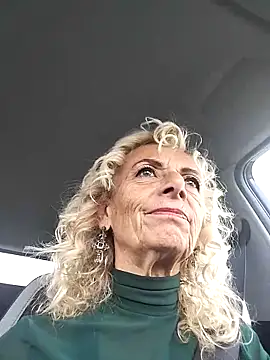 Snapshot of clarabell4 chatting on October 21, 6:35 am clarabell4 online show from October 21, 6:35 am