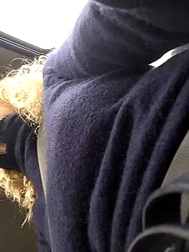 Snapshot of clarabell4 chatting on December 2, 7:54 am clarabell4 online show from December 2, 7:54 am