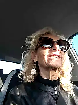 Snapshot of clarabell4 chatting on October 24, 7:07 am clarabell4 online show from October 24, 7:07 am