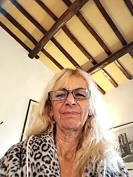 Snapshot of clarabell4 chatting on November 14, 7:34 am clarabell4 online show from November 14, 7:34 am