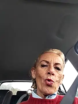 Snapshot of clarabell4 chatting on December 4, 7:51 am clarabell4 online show from December 4, 7:51 am