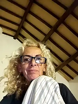 Snapshot of clarabell4 chatting on September 14, 7:25 pm clarabell4 online show from September 14, 7:25 pm