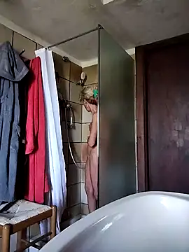 Snapshot of clarabell4 chatting on November 4, 8:18 am clarabell4 online show from November 4, 8:18 am