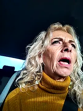 Snapshot of clarabell4 chatting on December 3, 8:03 am clarabell4 online show from December 3, 8:03 am